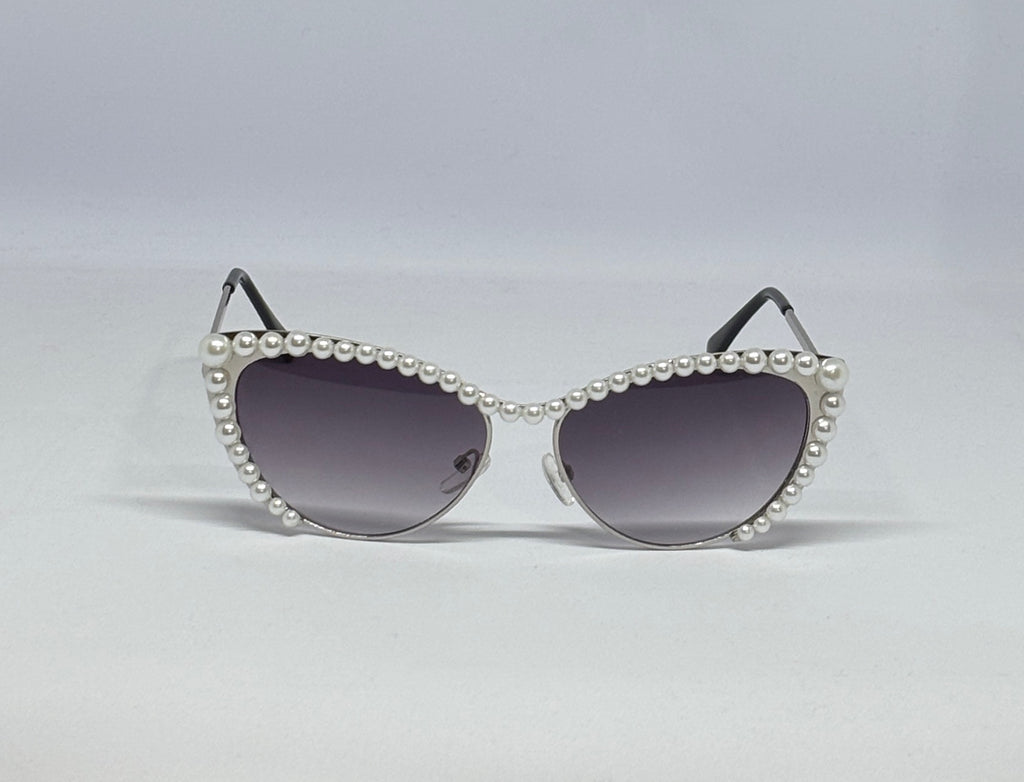 sunglass with cat eye