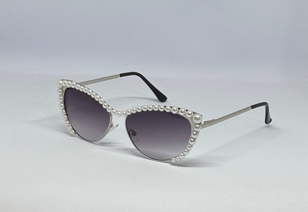 sunglass with cat eye