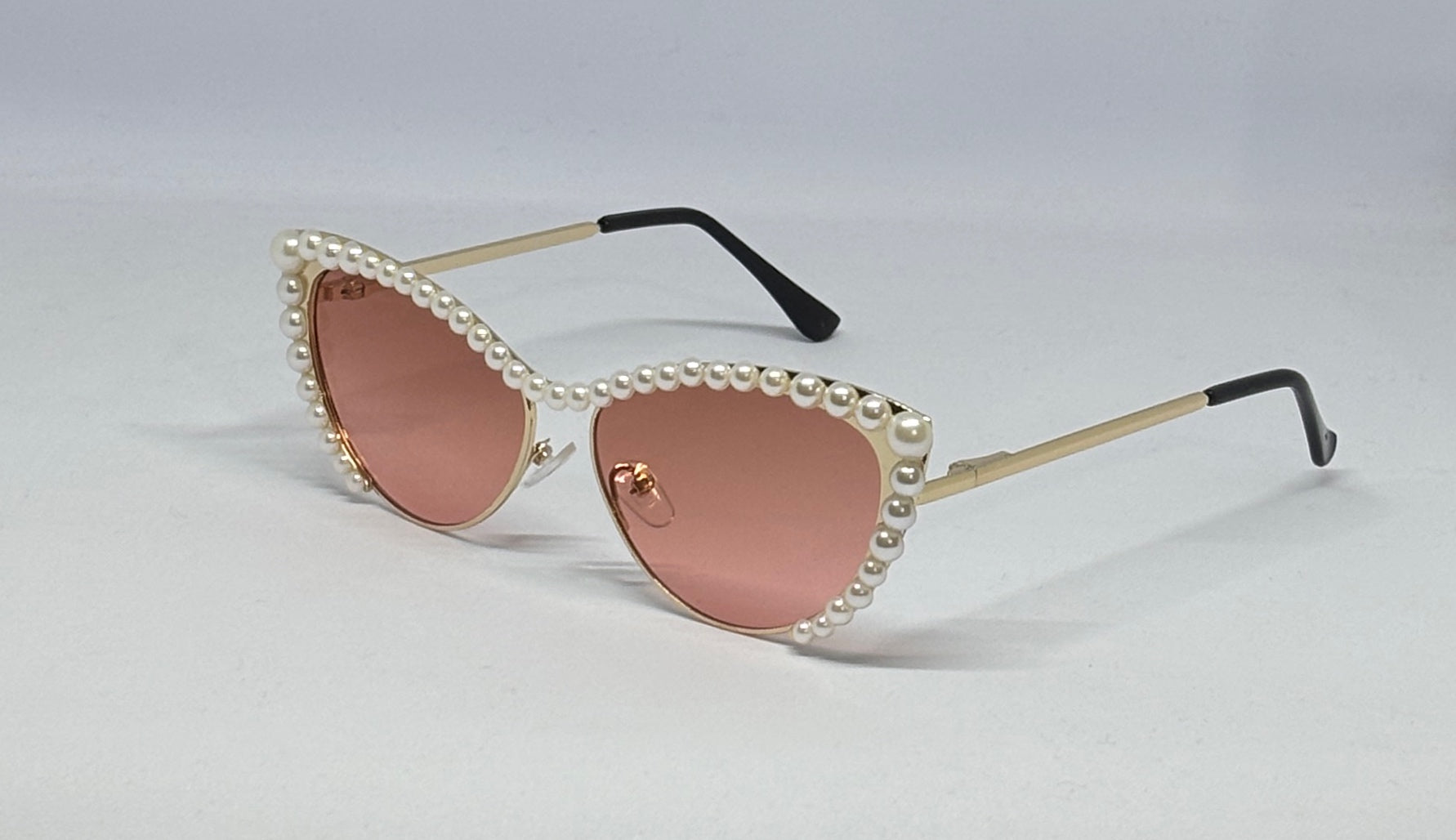 sunglass with cat eye